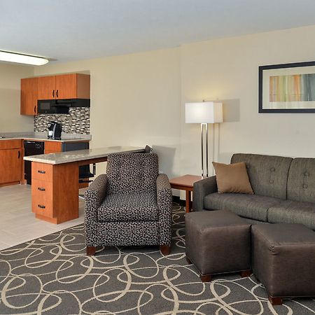 Mainstay Suites Fargo - I-94 Medical Center Eksteriør billede