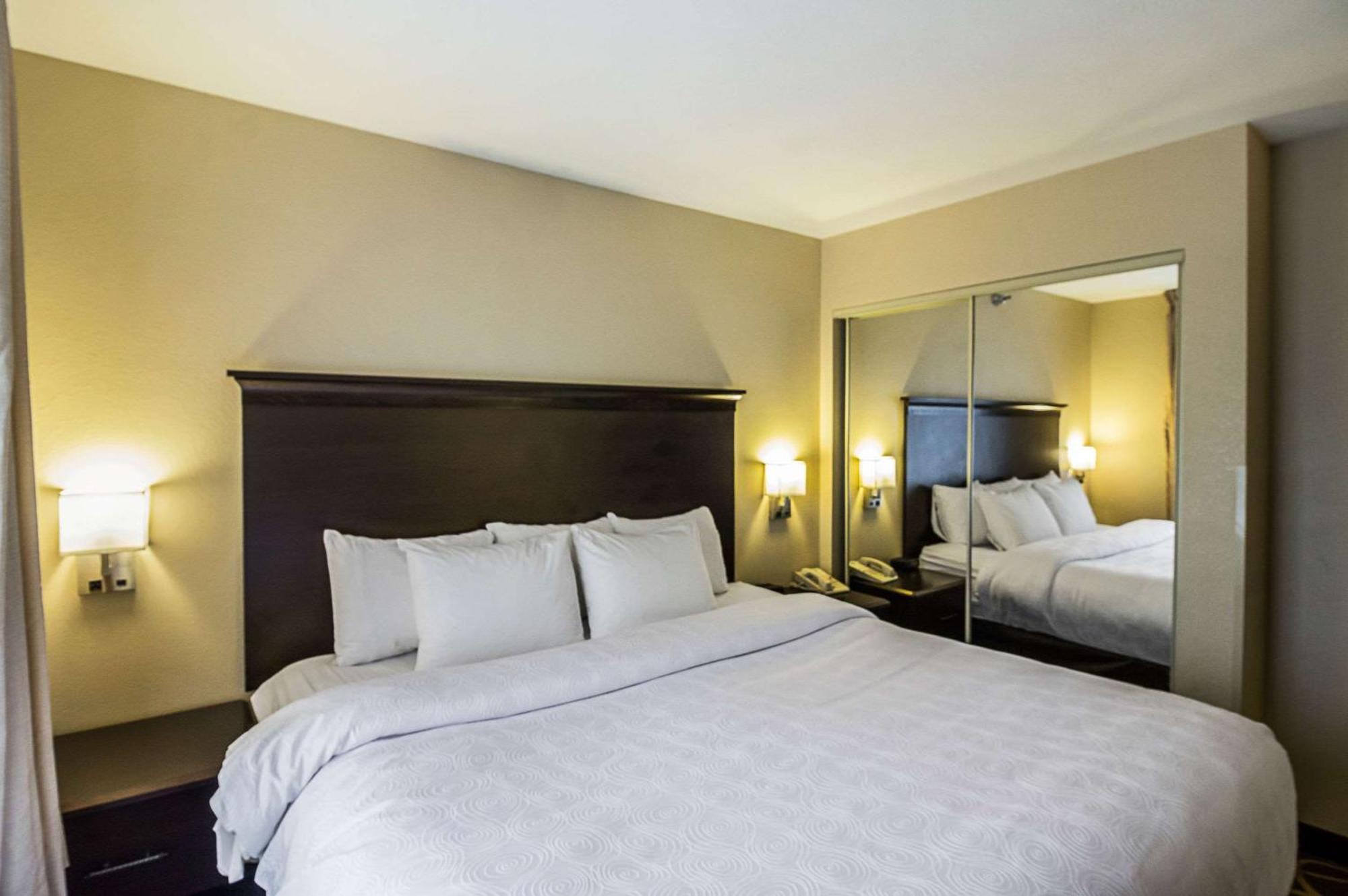 Mainstay Suites Fargo - I-94 Medical Center Eksteriør billede