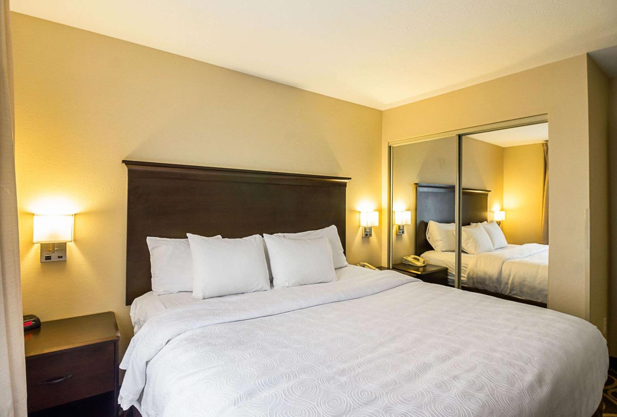 Mainstay Suites Fargo - I-94 Medical Center Eksteriør billede