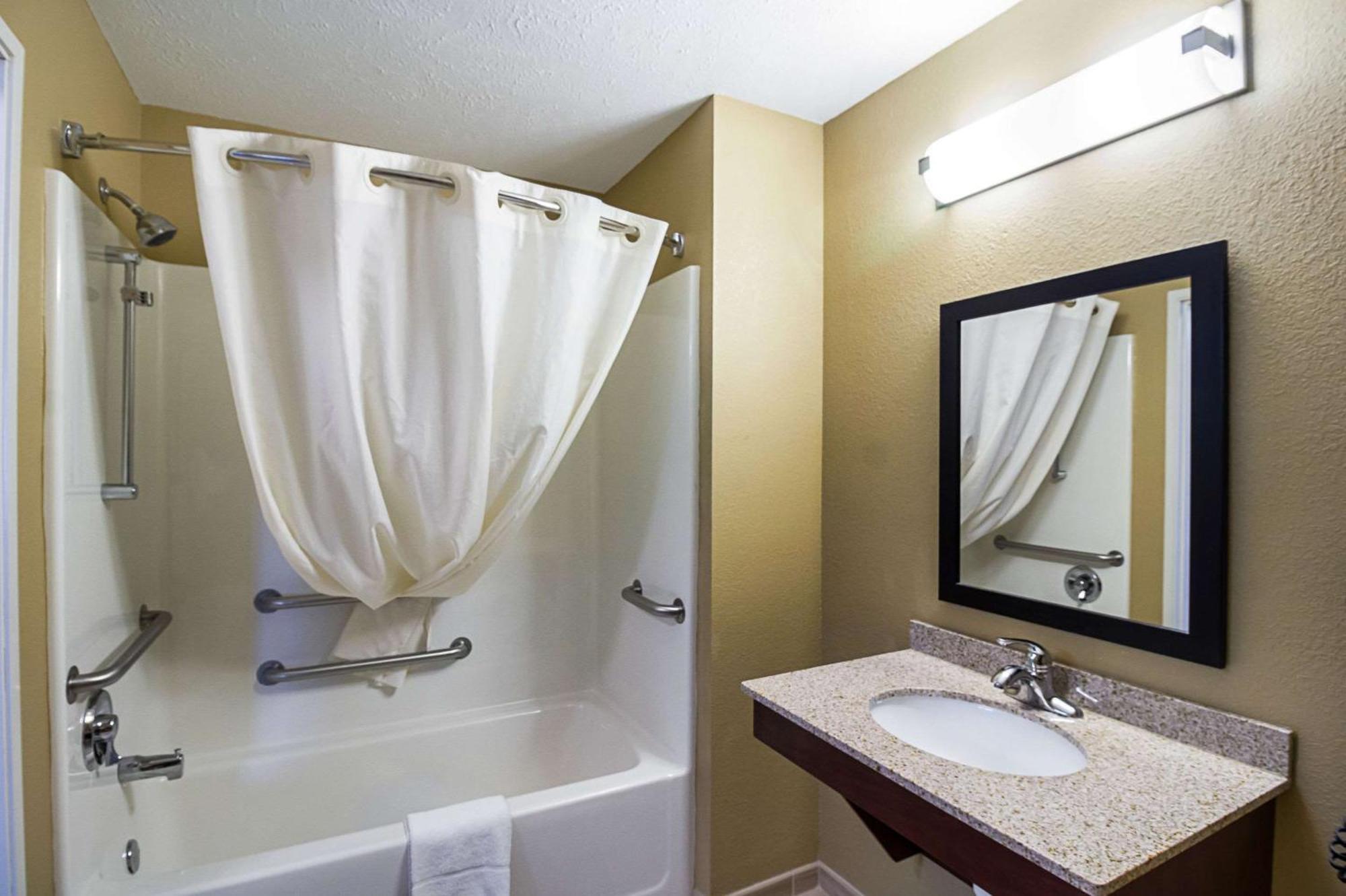 Mainstay Suites Fargo - I-94 Medical Center Eksteriør billede