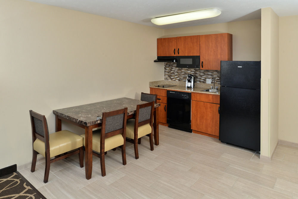 Mainstay Suites Fargo - I-94 Medical Center Eksteriør billede