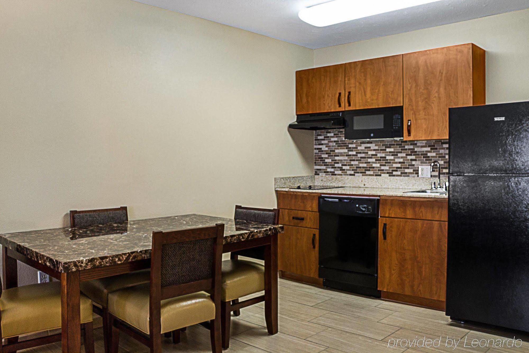 Mainstay Suites Fargo - I-94 Medical Center Eksteriør billede