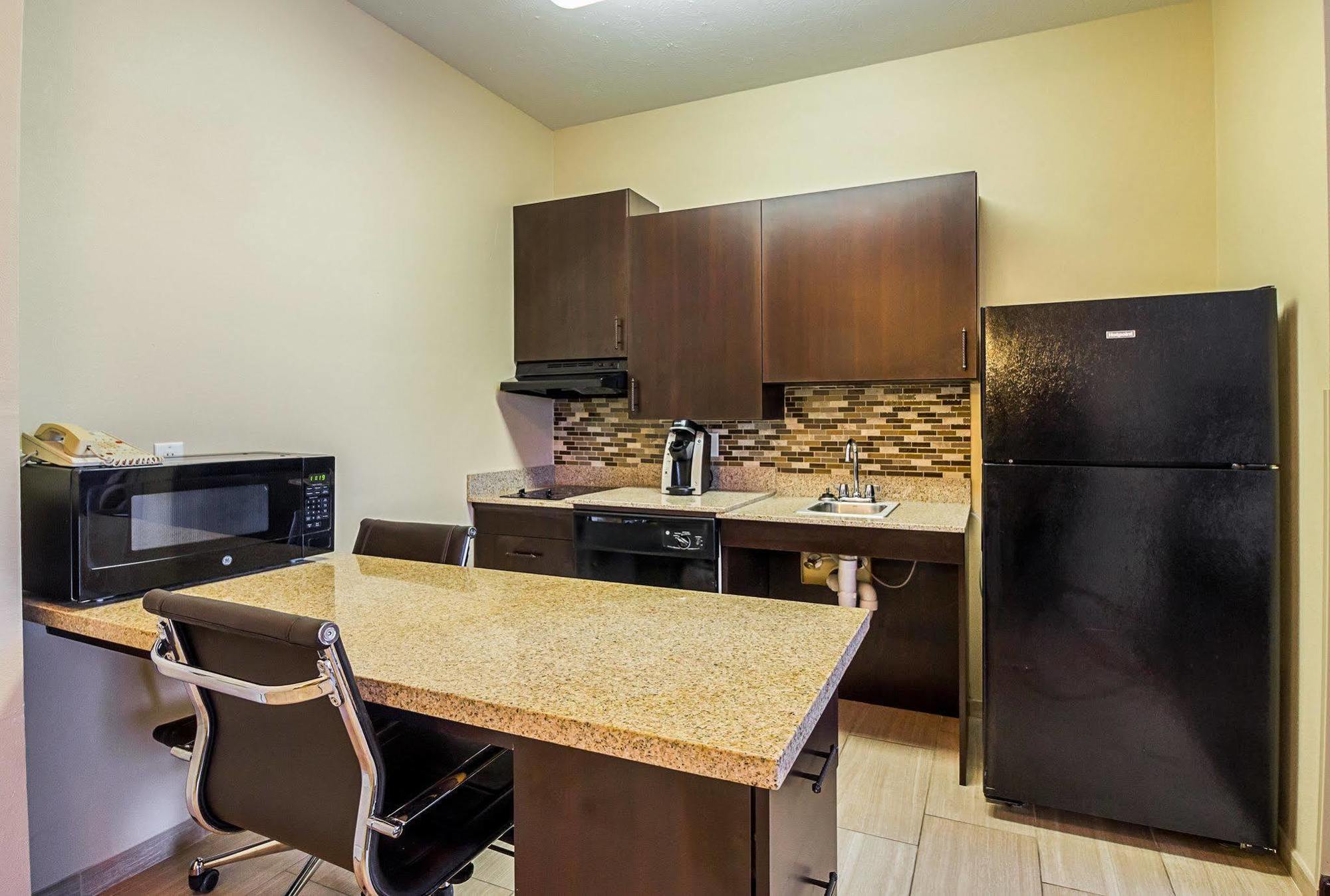 Mainstay Suites Fargo - I-94 Medical Center Eksteriør billede